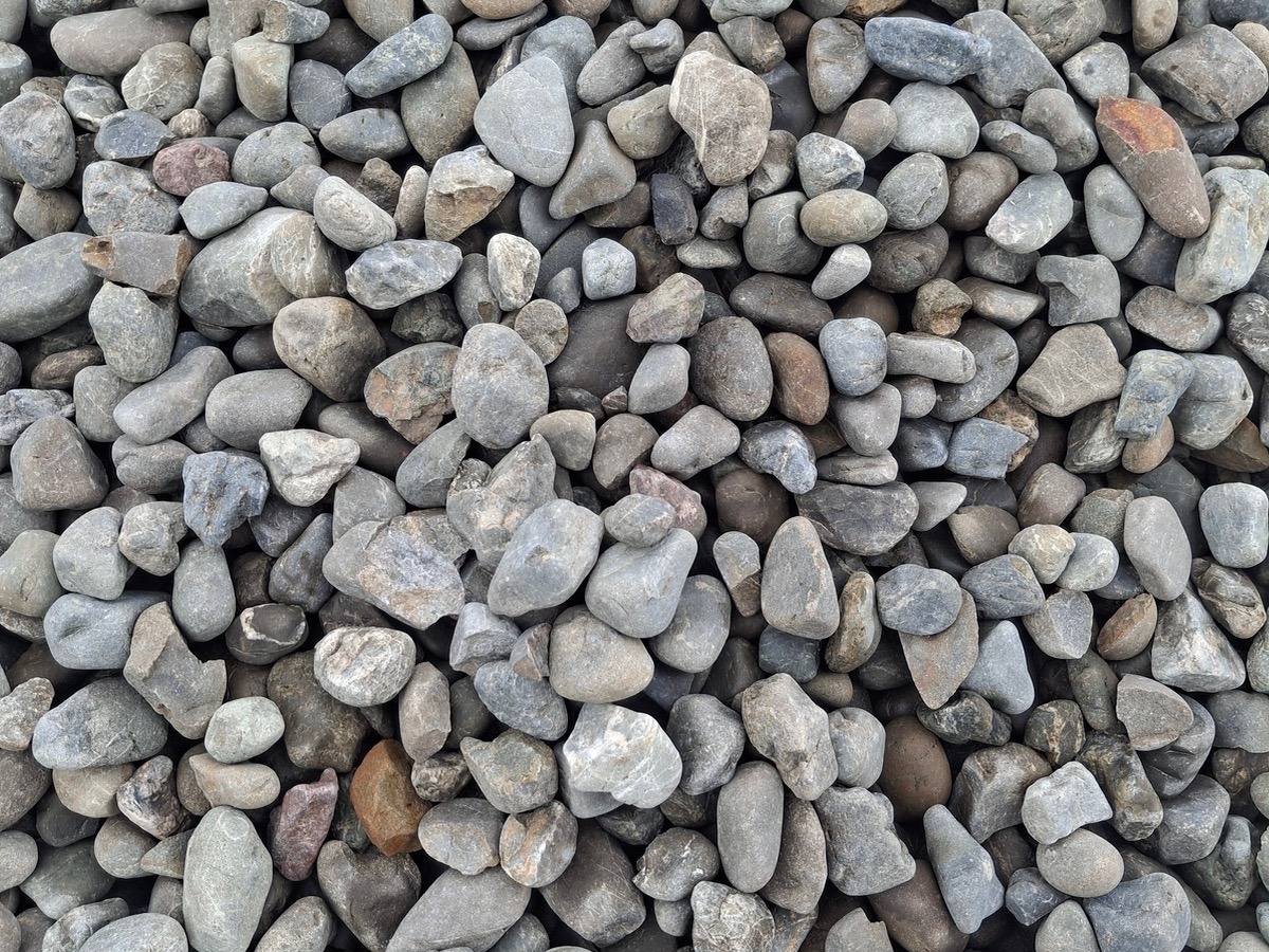20-40 Garden Rounds/River Stone - Quality Landscaping Supplies Levin