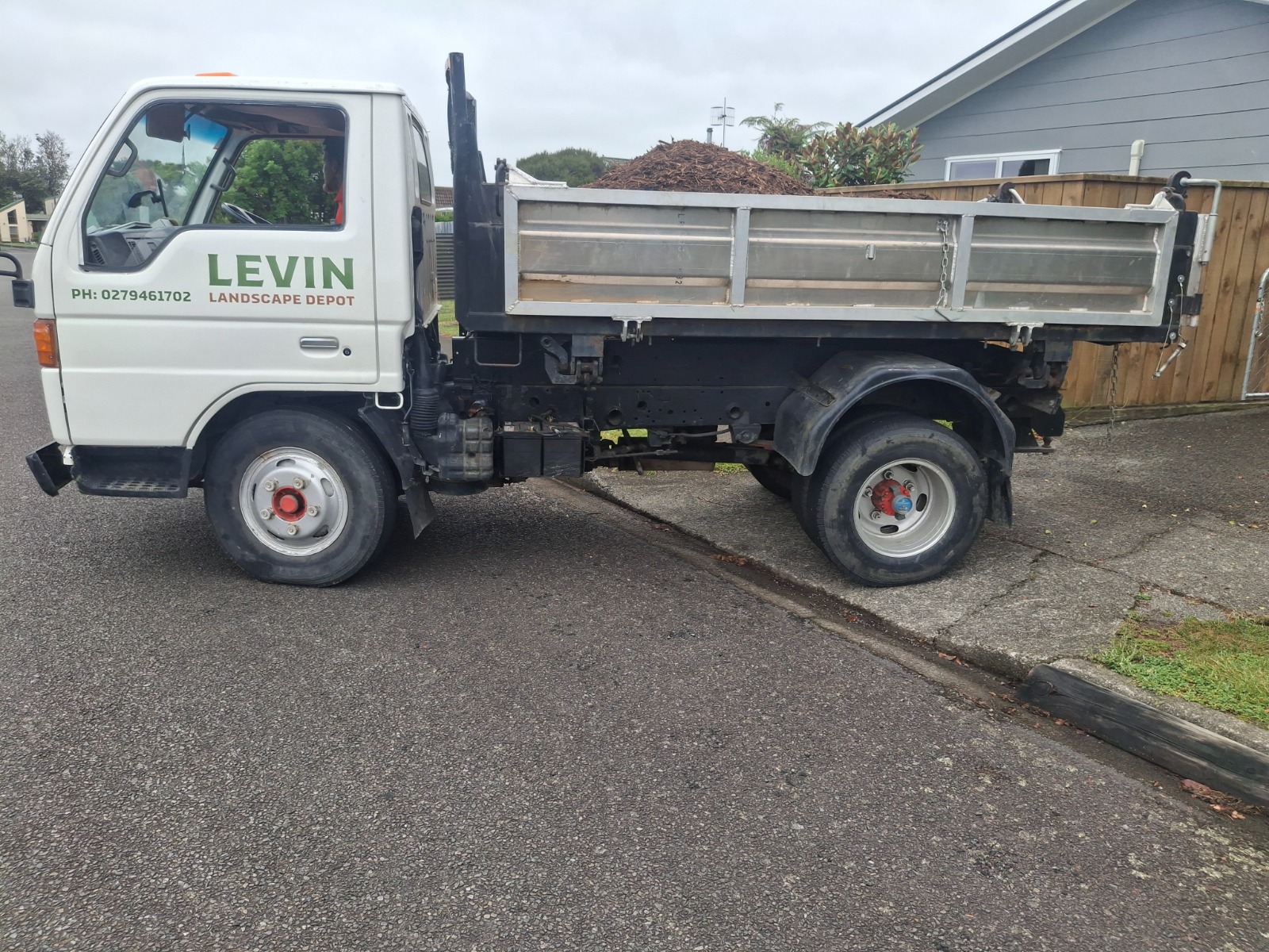 Delivery Service – Small Tipper Truck - Premium Landscaping Depot Levin